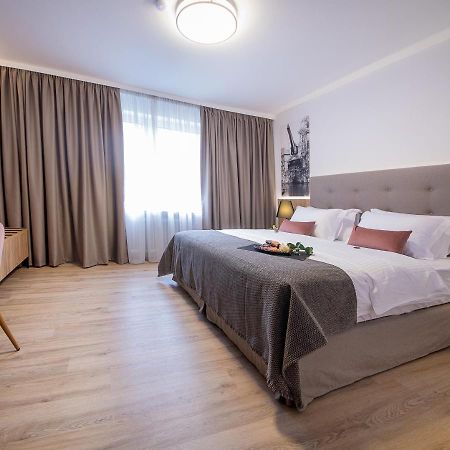 Gaestehaus Zum Roten Hahn ลือเนอบวร์ก ภายนอก รูปภาพ