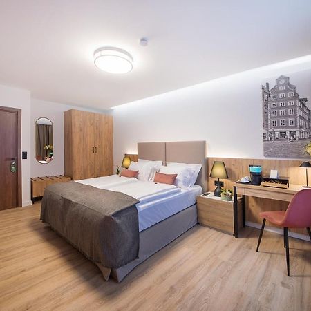 Gaestehaus Zum Roten Hahn ลือเนอบวร์ก ภายนอก รูปภาพ