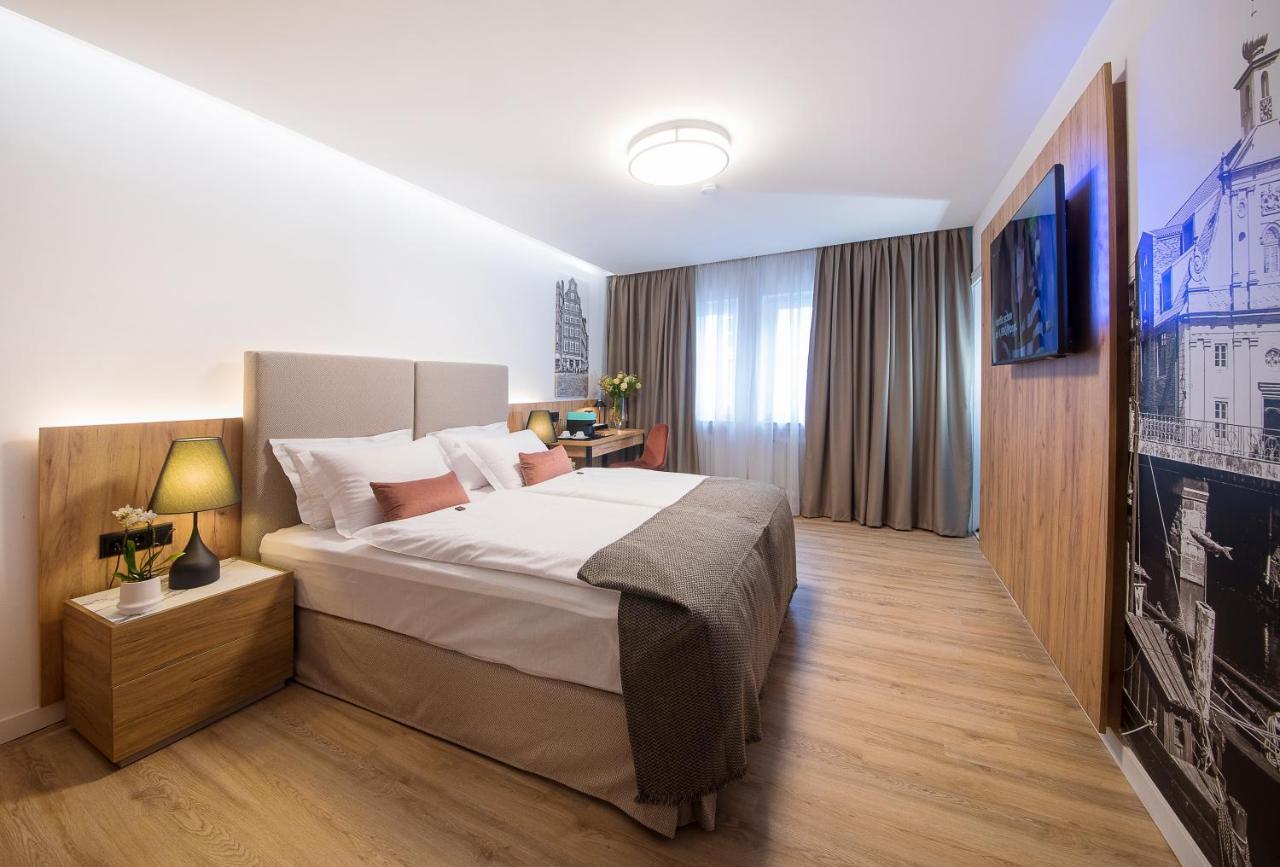 Gaestehaus Zum Roten Hahn ลือเนอบวร์ก ภายนอก รูปภาพ