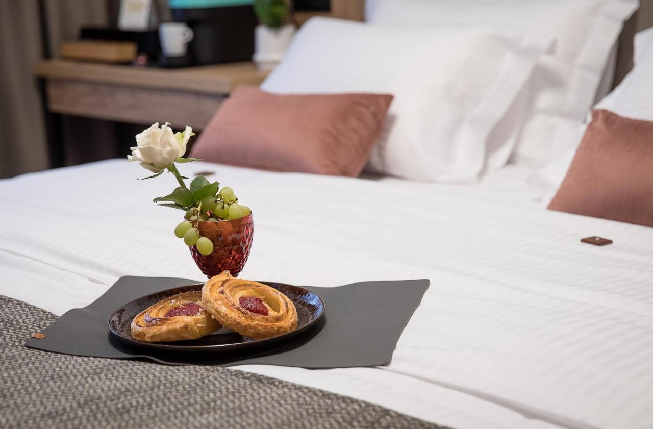 Gaestehaus Zum Roten Hahn ลือเนอบวร์ก ภายนอก รูปภาพ