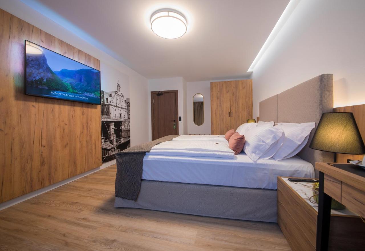 Gaestehaus Zum Roten Hahn ลือเนอบวร์ก ภายนอก รูปภาพ