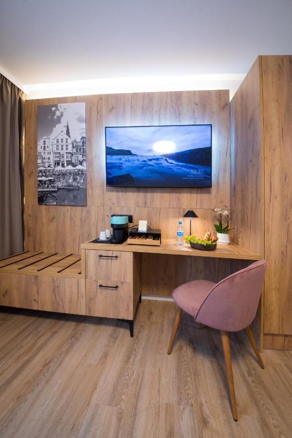 Gaestehaus Zum Roten Hahn ลือเนอบวร์ก ภายนอก รูปภาพ