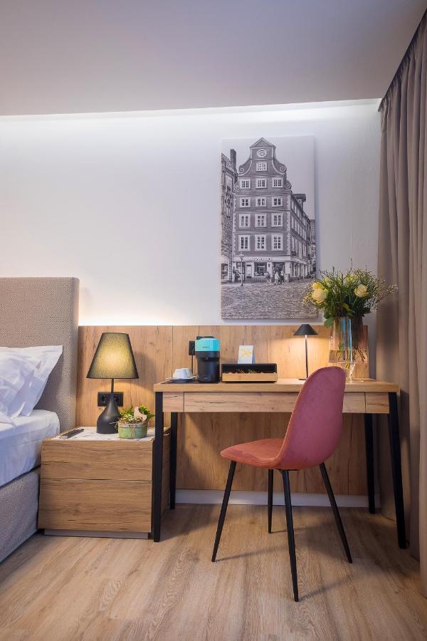 Gaestehaus Zum Roten Hahn ลือเนอบวร์ก ภายนอก รูปภาพ