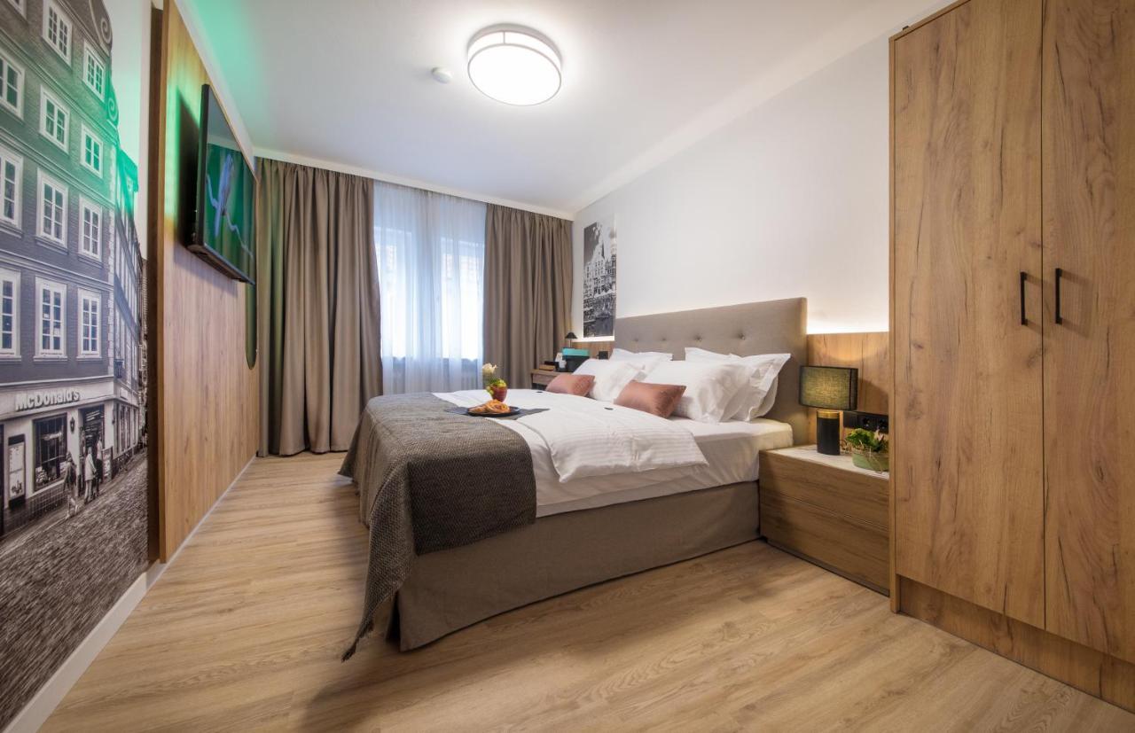 Gaestehaus Zum Roten Hahn ลือเนอบวร์ก ภายนอก รูปภาพ