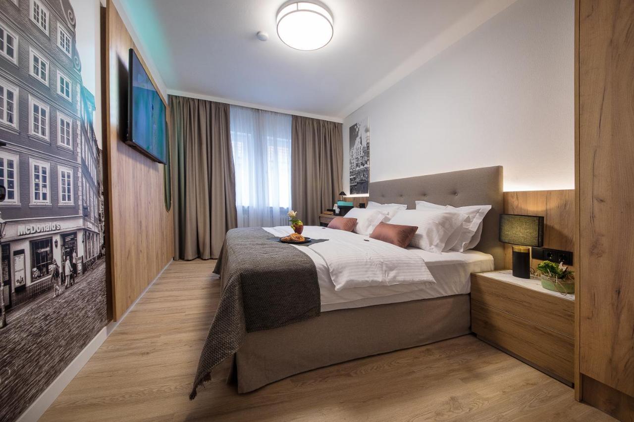 Gaestehaus Zum Roten Hahn ลือเนอบวร์ก ภายนอก รูปภาพ